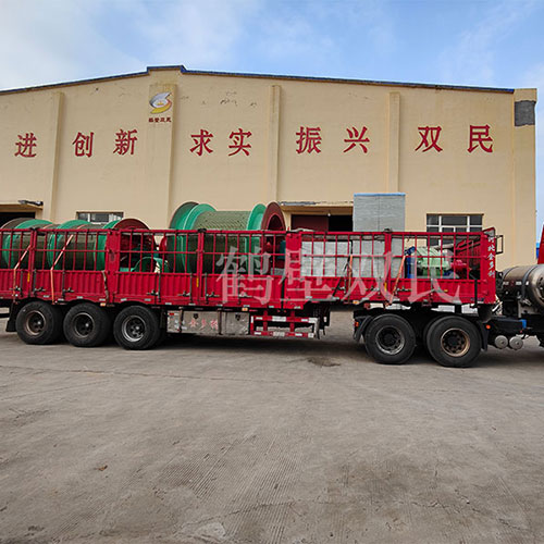 双筒1.6米，单筒2米矿井提升机发货。